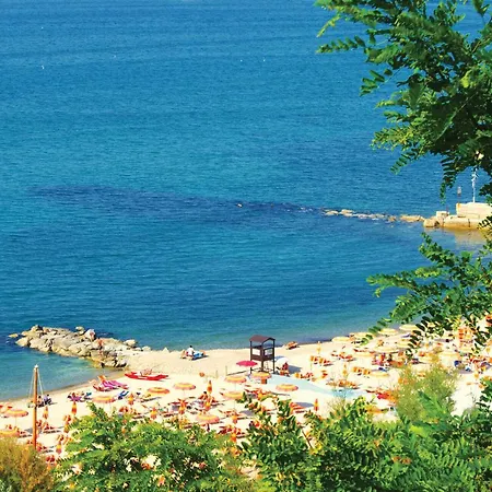 2 Bedroom Gorgeous In Holiday home