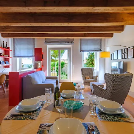 2 Bedroom Gorgeous In Holiday home