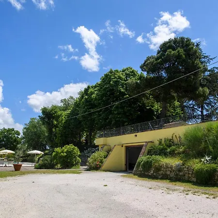 2 Bedroom Gorgeous In Holiday home Cartoceto
